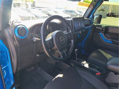 Used 2016 Jeep Wrangler Unlimited Sahara w/ Connectivity Group AWD/4WD image 5