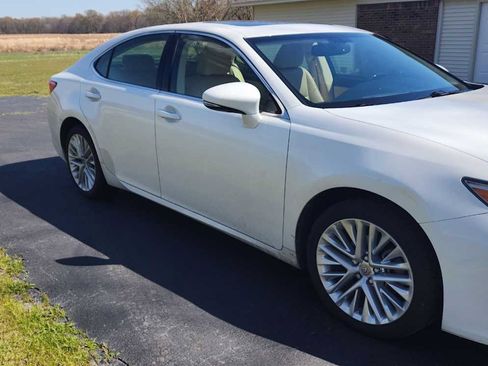 Used 2013 Lexus ES 350 w/ Luxury Pkg image 2