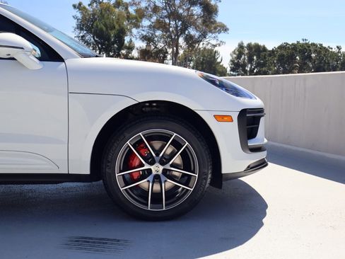 Certified 2023 Porsche Macan S image 11