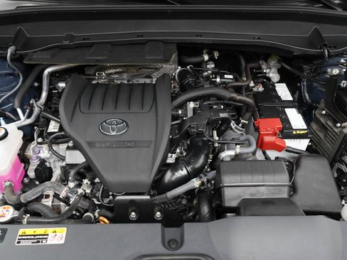 Used 2024 Toyota Grand Highlander AWD image 32
