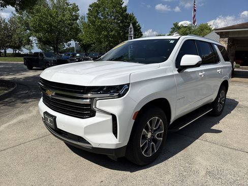 Used 2022 Chevrolet Tahoe LT w/ Luxury Package RWD image 3