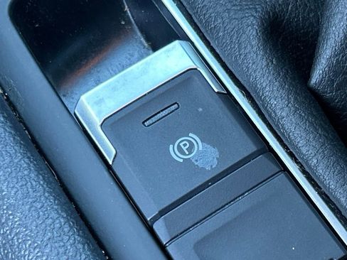 Used 2022 Volkswagen Taos SE image 29