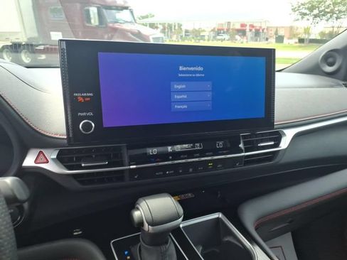 Used 2025 Toyota Sienna XSE w/ XSE Plus Package FWD image 17