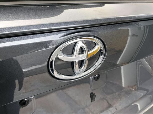 Used 2021 Toyota RAV4 XLE w/ Convenience Package AWD/4WD image 32