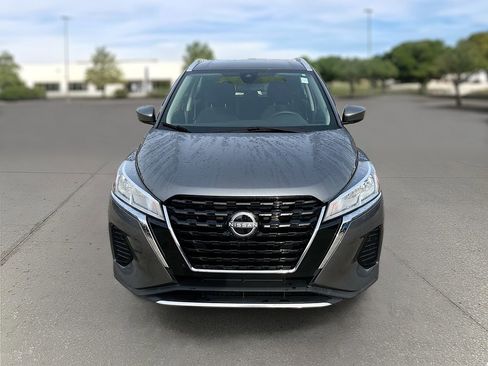 Used 2023 Nissan Kicks SV image 2