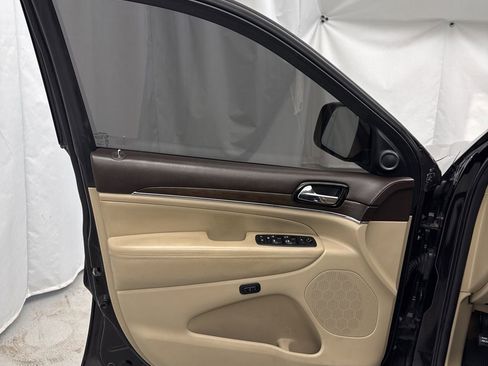 Used 2019 Jeep Grand Cherokee Overland image 12