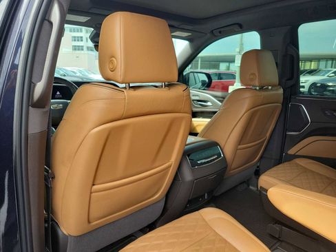 Used 2023 Cadillac Escalade ESV Premium Luxury w/ Performance Package RWD image 17