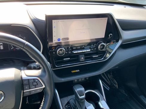 Used 2023 Toyota Highlander Limited image 7