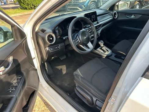 Used 2019 Kia Forte LXS FWD image 9