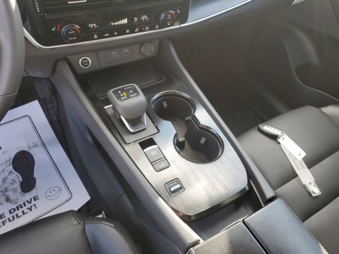 Used 2022 Nissan Rogue SV w/ SV Premium Package image 22