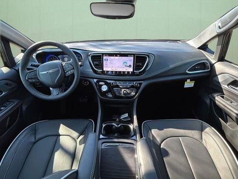 New 2026 Chrysler Pacifica Limited w/ S Appearance Package FWD image 28
