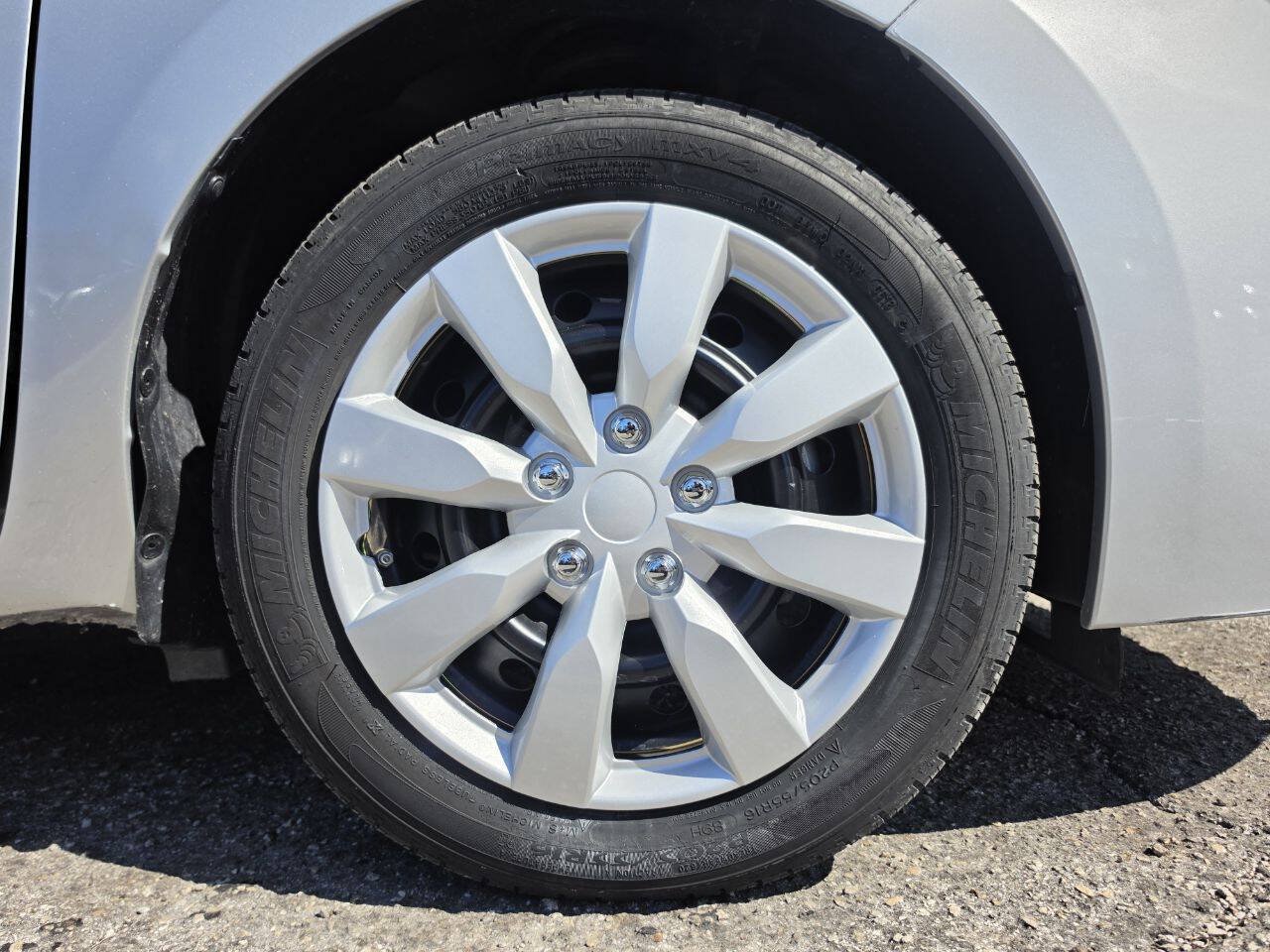 Used 2018 Toyota Corolla LE FWD image 21