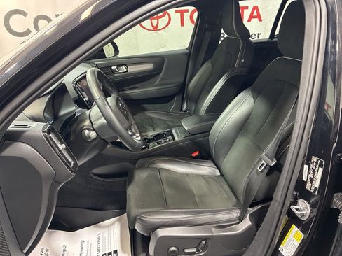 Used 2022 Volvo XC40 T5 R-Design w/ Climate Package image 24