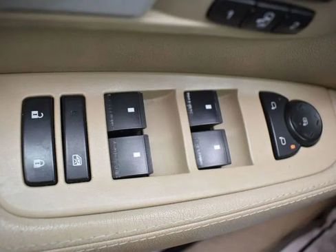 Used 2007 Cadillac SRX w/ Premium Seating Package image 22