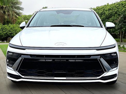 Used 2025 Hyundai Sonata SEL FWD image 2