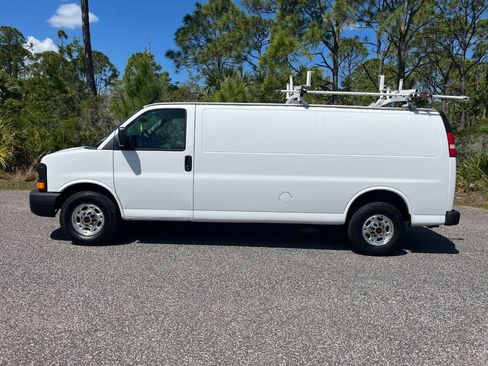 Used 2013 Chevrolet Express 3500 Extended RWD image 2