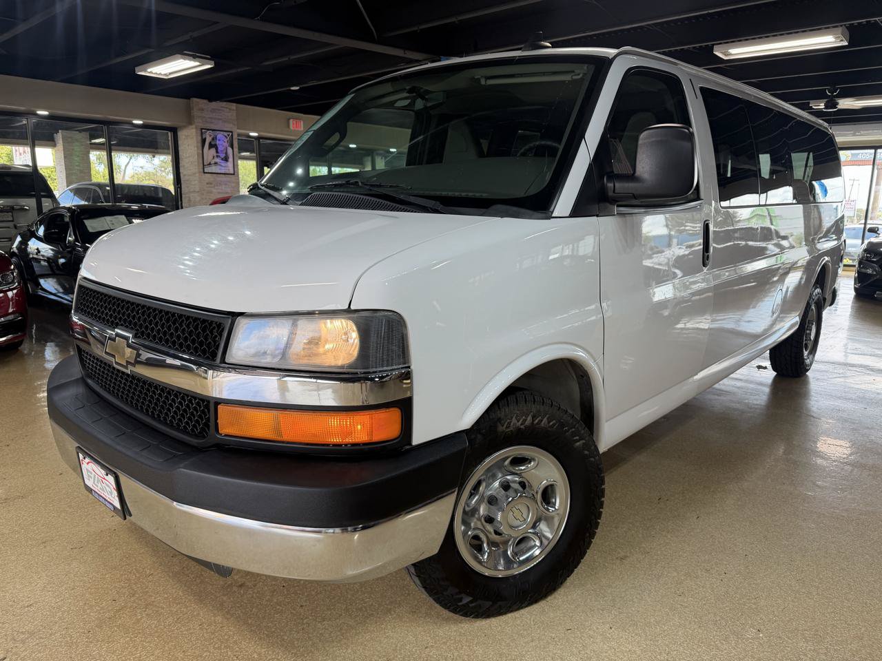Used 2016 Chevrolet Express 3500 LT w/ LT Preferred Equipment Group RWD image 3