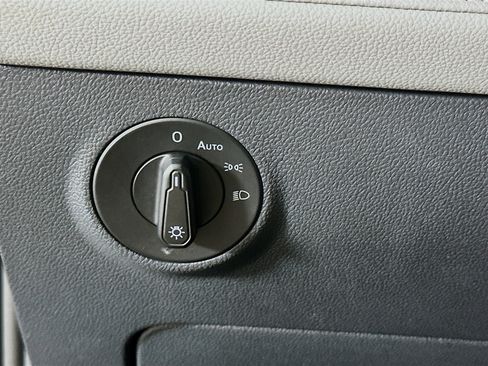 Used 2024 Volkswagen Taos SE image 16