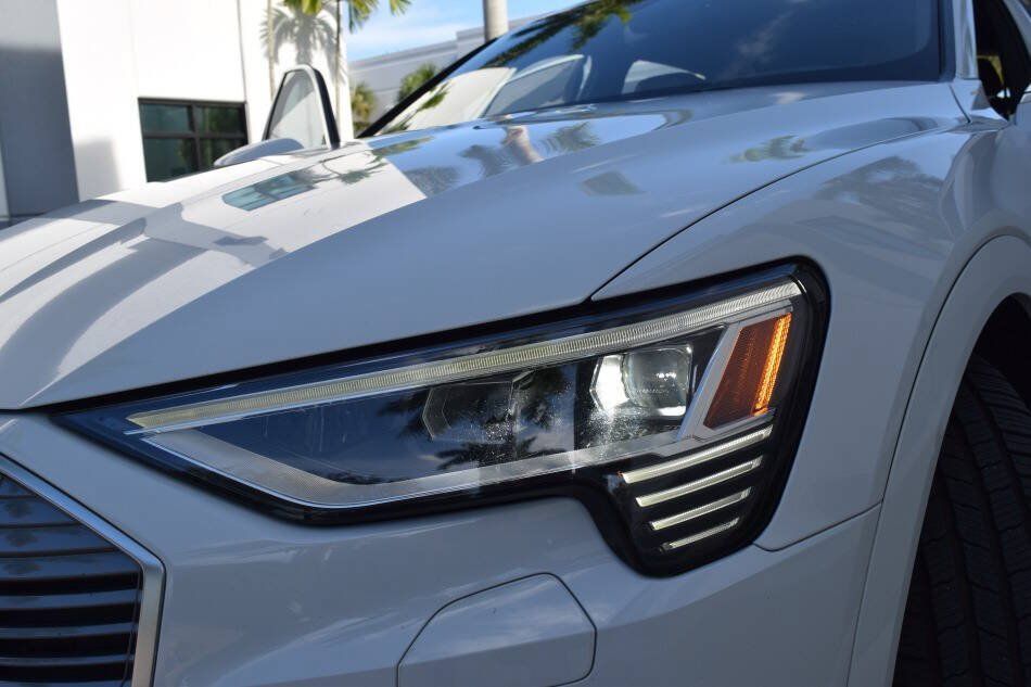 Used 2019 Audi e-tron Prestige w/ Prestige Package AWD/4WD image 35