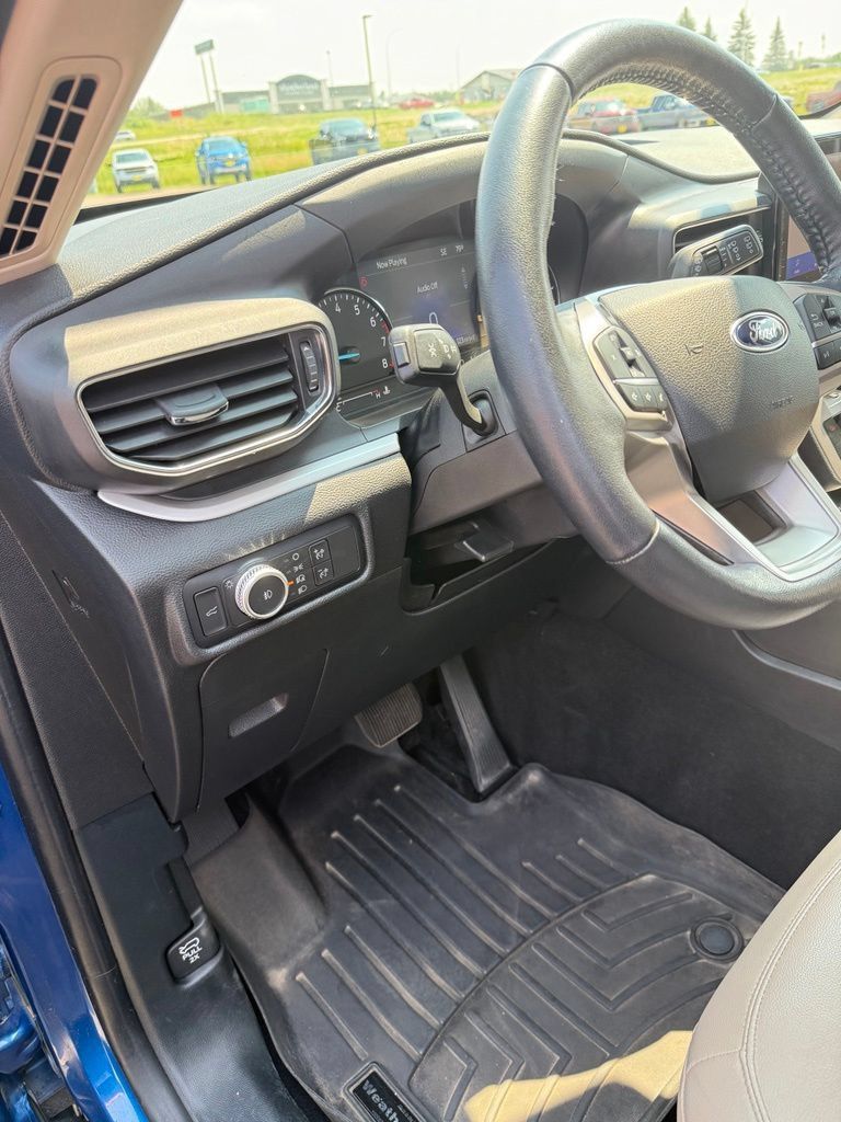 Used 2020 Ford Explorer XLT w/ Equipment Group 202A AWD/4WD image 26