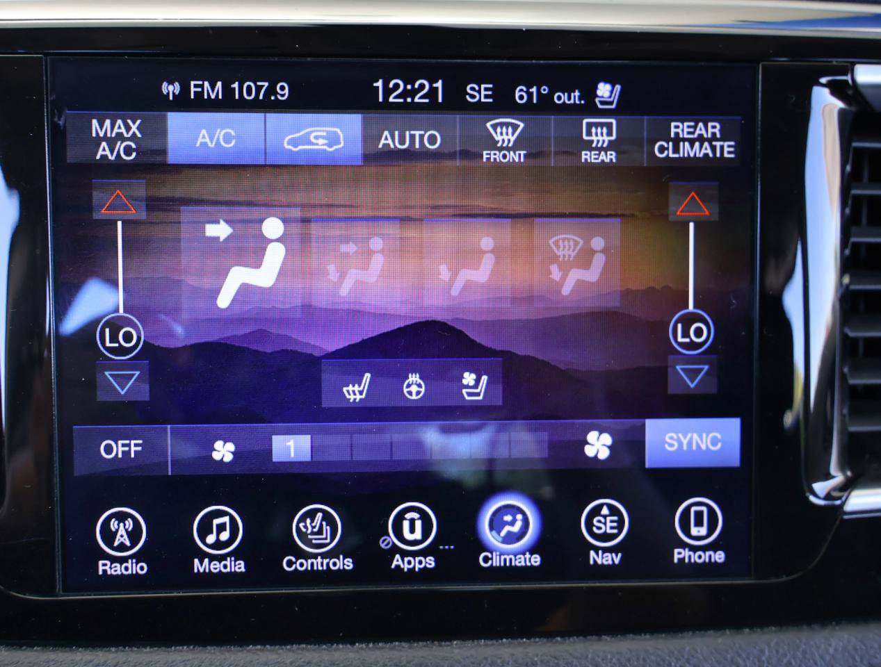 Used 2017 Chrysler Pacifica Limited w/ UConnect Theater Package FWD image 54