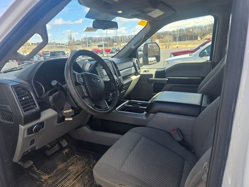 Used 2018 Ford F350 XLT w/ XLT Value Package image 11