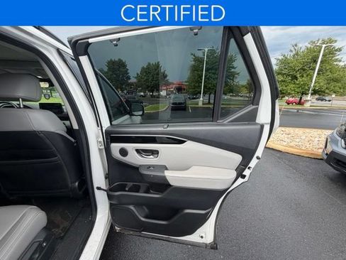 Used 2024 Honda Pilot Touring image 19