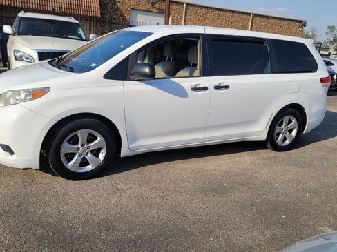 Used 2014 Toyota Sienna L FWD image 4