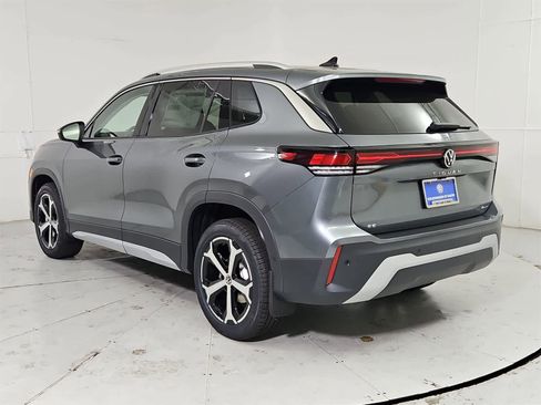 New 2025 Volkswagen Tiguan SE image 4