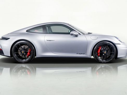 Used 2025 Porsche 911 Carrera 4 GTS image 5