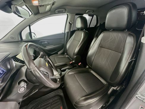 Used 2019 Chevrolet Trax LT w/ LT Convenience Package FWD image 13