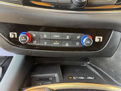 Used 2024 Buick Enclave Premium AWD/4WD image 29