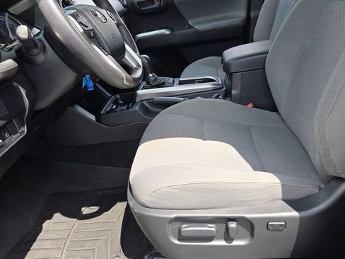 Used 2021 Toyota Tacoma SR5 AWD/4WD image 13