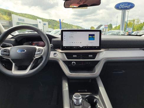 Used 2025 Ford Explorer Active image 15