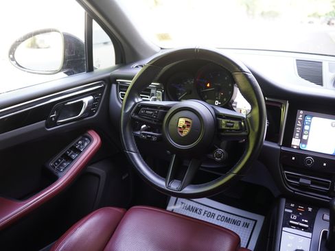 Used 2024 Porsche Macan AWD/4WD image 23