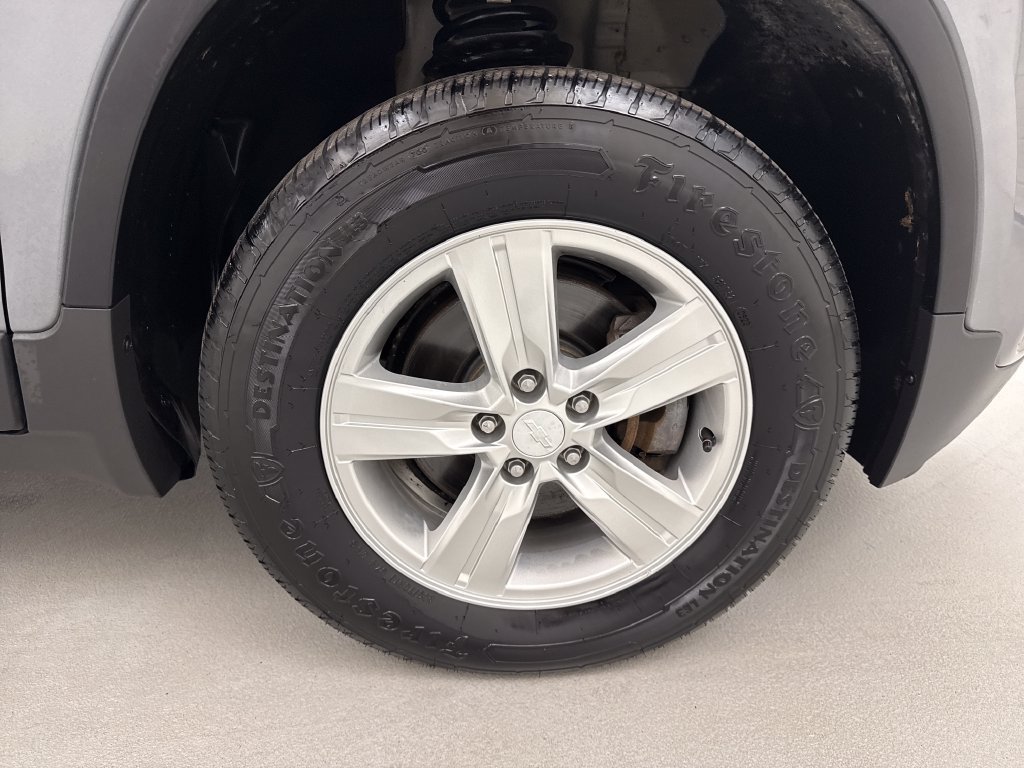 Used 2020 Chevrolet Trax LS w/ Tint and Cruise Package AWD/4WD image 29