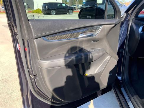 Used 2021 Cadillac XT6 Premium Luxury image 44