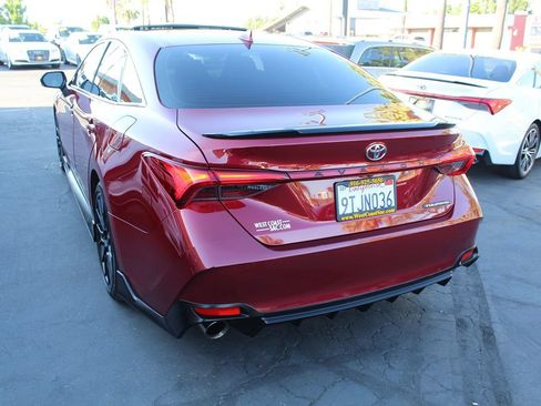 Used 2019 Toyota Avalon Touring w/ Preferred Accessory Package FWD image 5