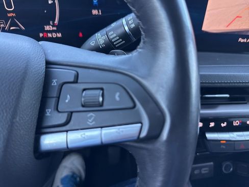 Used 2024 Cadillac XT4 Premium Luxury image 31