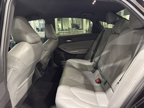 Used 2021 Toyota Avalon XLE FWD image 13