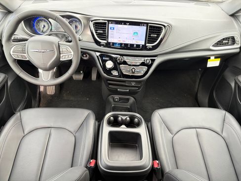 New 2026 Chrysler Pacifica Select image 18
