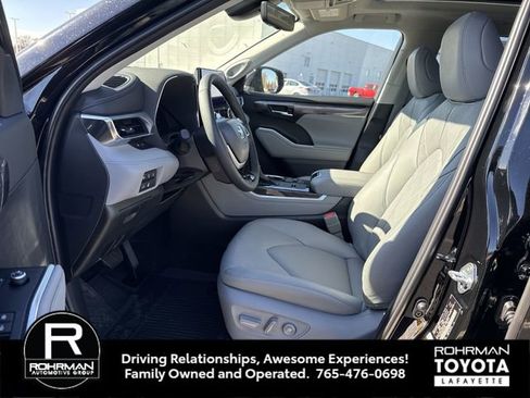 New 2026 Toyota Highlander Platinum image 10