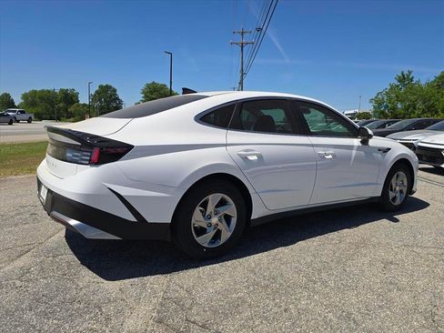New 2026 Hyundai Sonata SE FWD image 3