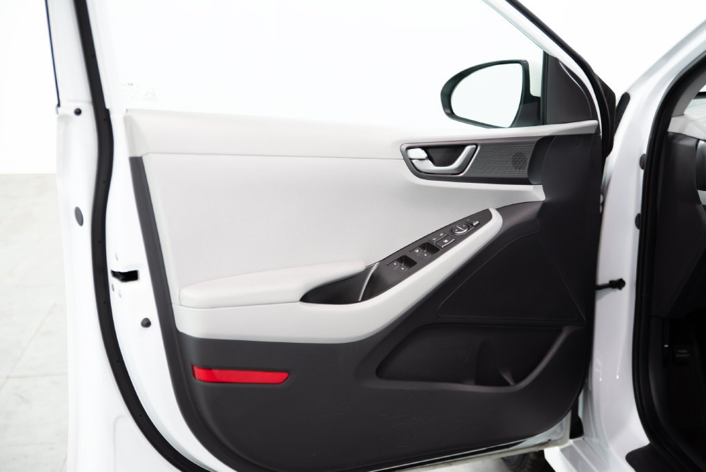 Used 2020 Hyundai Ioniq Blue FWD image 7