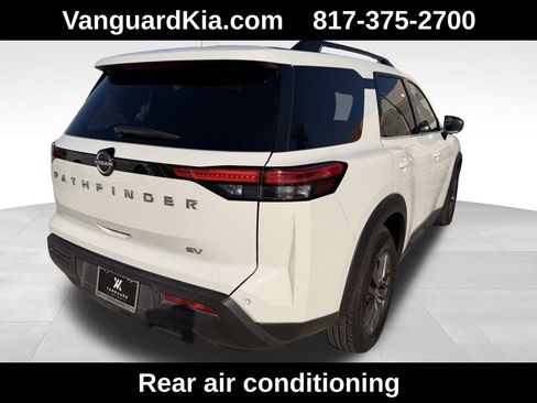 Used 2024 Nissan Pathfinder SV image 4