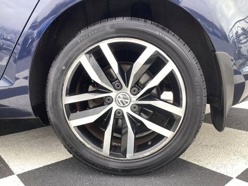 Used 2016 Volkswagen Golf SE w/ Lighting Package image 9