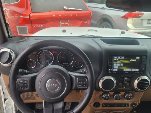 Used 2017 Jeep Wrangler Unlimited Sahara w/ Connectivity Group image 14