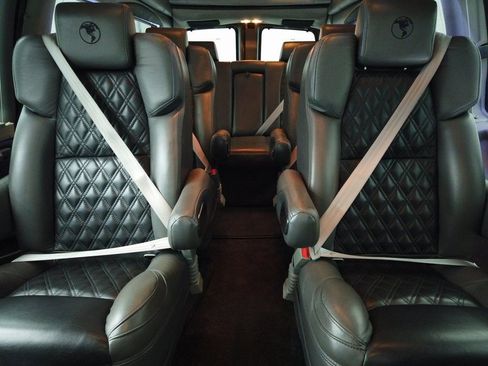 Used 2023 Chevrolet Express 2500 Extended image 47