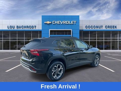 Used 2024 Chevrolet Trax LT FWD image 8
