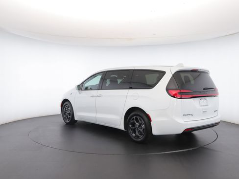 Used 2022 Chrysler Pacifica Touring-L w/ S Appearance Package image 30